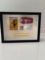 Ferrari Display met Sleutel en Logo's - Verzamelitem, Verzenden, Zo goed als nieuw, Reclamebord