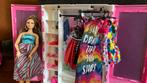 Een Barbie pop met kast, Kinderen en Baby's, Speelgoed | Poppen, Ophalen, Zo goed als nieuw, Barbie