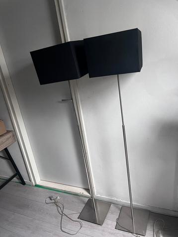 2 Vloerlampen met Zwarte vierkante Kappen beschikbaar voor biedingen