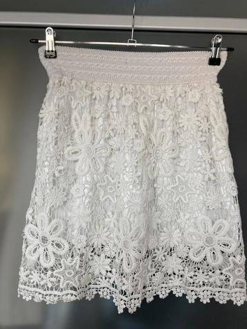 Lined skirt in laced floral cotton beschikbaar voor biedingen