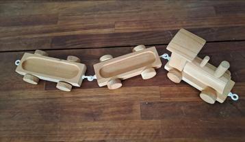 Houten trein beschikbaar voor biedingen