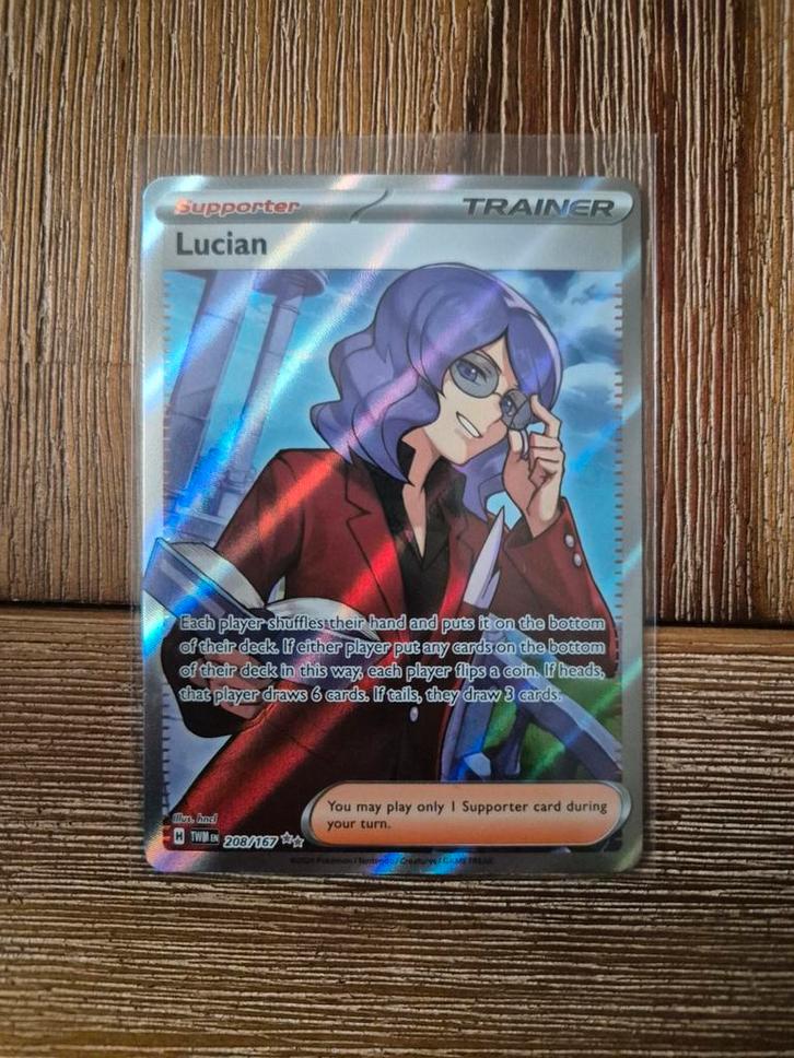 Pokémon Trainer Lucian 208/167, Hobby en Vrije tijd, Verzamelkaartspellen | Pokémon, Zo goed als nieuw, Ophalen of Verzenden