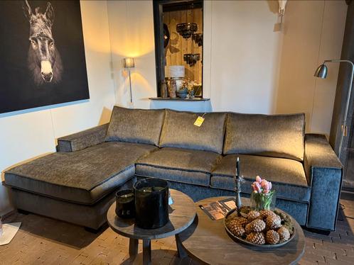 UrbanSofa merano showmodel otm+2,5 zits 2195 nu 1395,00, Huis en Inrichting, Banken | Complete zithoeken, Zo goed als nieuw, Verzenden