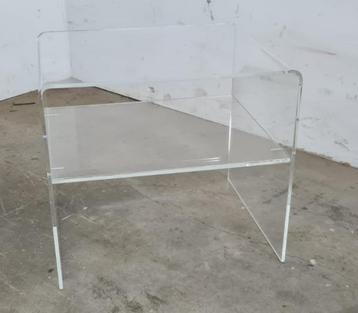 Space age plexiglas bijzettafel beschikbaar voor biedingen