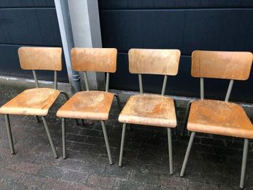 Set van vier vintage schoolstoelen 1975 beschikbaar voor biedingen