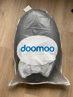 Voedingskussen doomoo, Ophalen, Zo goed als nieuw, Voedingskussen