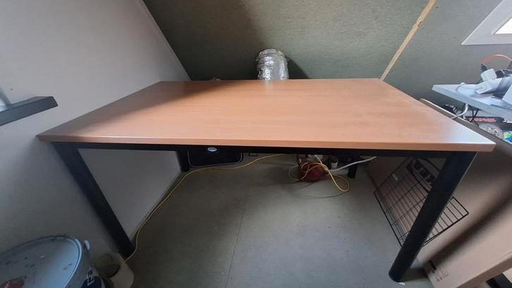 Gratis stevig Werndl bureau., Huis en Inrichting, Bureaus, Zo goed als nieuw, Ophalen