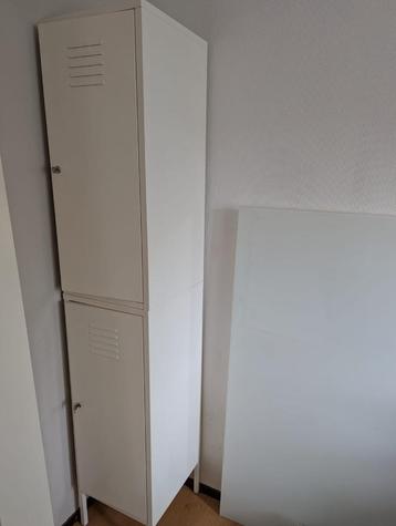 Witte Metalen Lockerkast beschikbaar voor biedingen