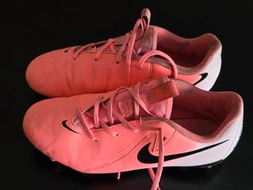Roze Nike Voetbalschoenen Maat 36.5 beschikbaar voor biedingen