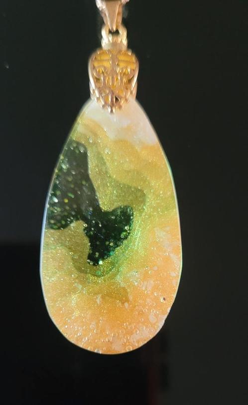 Epoxy hangers met kettingen., Sieraden, Tassen en Uiterlijk, Kettinghangers, Nieuw, Overige materialen, Overige voorstellingen