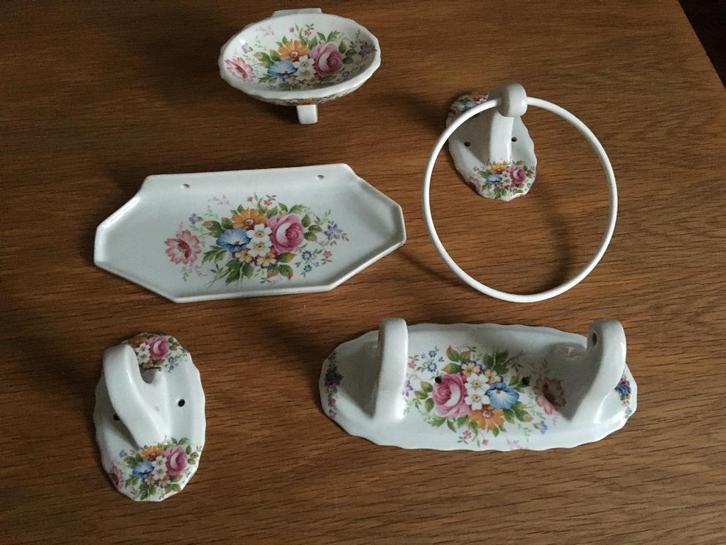 UNIEK VINTAGE AARDEWERK Badkamer accessoires 5 delig, Huis en Inrichting, Badkamer | Badtextiel en Accessoires, Zo goed als nieuw