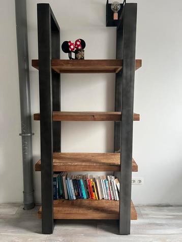 Robuuste industriële wandkast - Metaal en hout beschikbaar voor biedingen