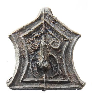 Insigne (onbekend) Tin h18,4 b17,5mm     a857  beschikbaar voor biedingen