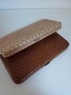 2 Vintage "hardcase clutch" portemonnee met klik sluiting., Overige merken, Overige kleuren, Ophalen of Verzenden, Zo goed als nieuw