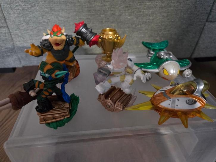 Skylander Portals end figuren, Spelcomputers en Games, Games | Nintendo Wii, Zo goed als nieuw, Avontuur en Actie, 2 spelers, Vanaf 7 jaar