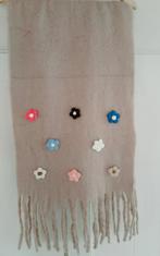 Nieuwe beige mode sjaal met gehaakte bloemen, Ophalen of Verzenden, Nieuw, Maat 38/40 (M), Sjaal