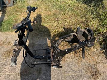 Piaggio zip 50cc 2014 frame met kenteken onderdelen snor beschikbaar voor biedingen
