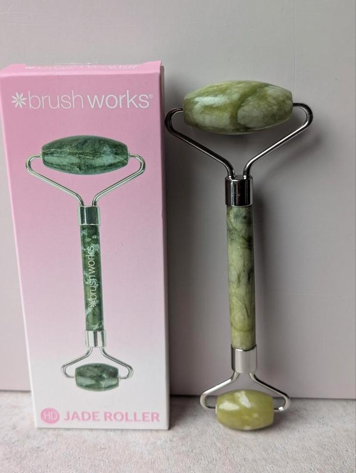 Brushworks Jade Roller Nieuw in doos, Sieraden, Tassen en Uiterlijk, Uiterlijk | Gezichtsverzorging, Nieuw, Verzorging, Gehele gezicht