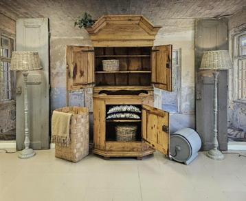 Zweedse/Scandinavische kast antiek beschikbaar voor biedingen