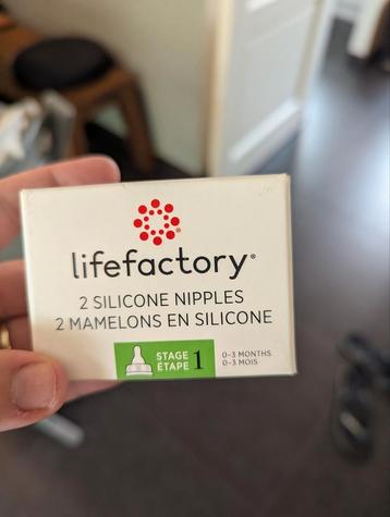 Lifefactory silicone nipples / flespenen beschikbaar voor biedingen
