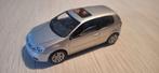 Zilverkleurige Volkswagen Golf V Miniatuurauto, Hobby en Vrije tijd, Modelauto's | 1:18, Ophalen, Zo goed als nieuw, Auto, Overige merken