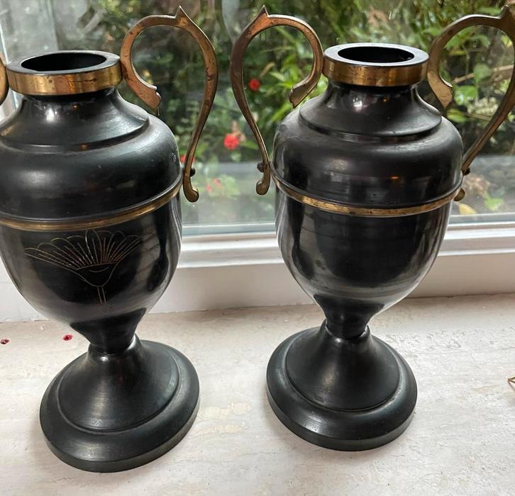 Antieke Vazen met Bronzen Details - Set van 2, Antiek en Kunst, Antiek | Vazen, Ophalen of Verzenden