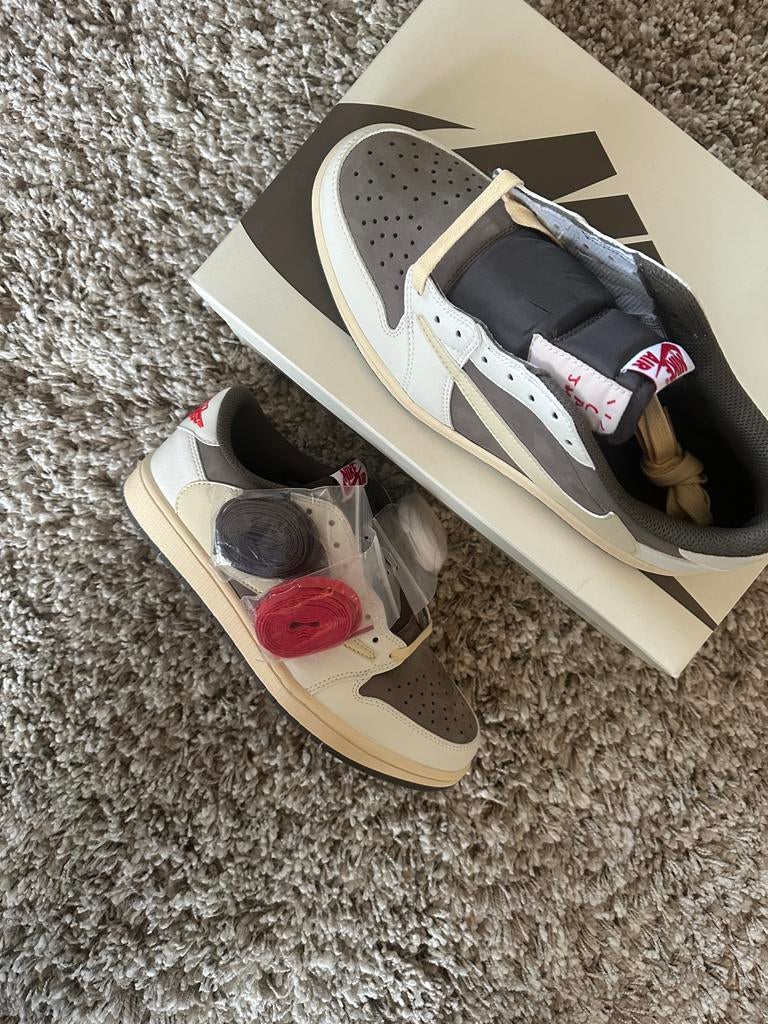 Jordan 1 Low Travis Scott Reverse Mocha, Verzenden, Nieuw, Bruin, Sneakers of Gympen