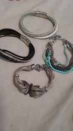 Leuke armbanden 4 stuks zilverkleurig en blauw turquoise, Ophalen of Verzenden, Zo goed als nieuw, Blauw