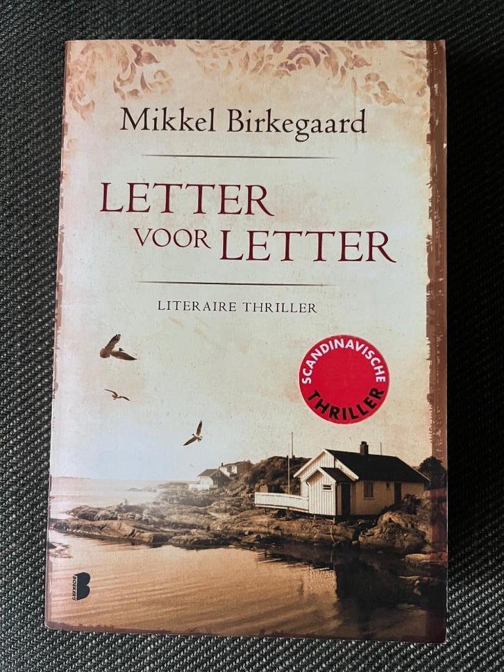 Mikkel Birkegaard - Letter voor letter., Boeken, Thrillers, Zo goed als nieuw, Ophalen of Verzenden