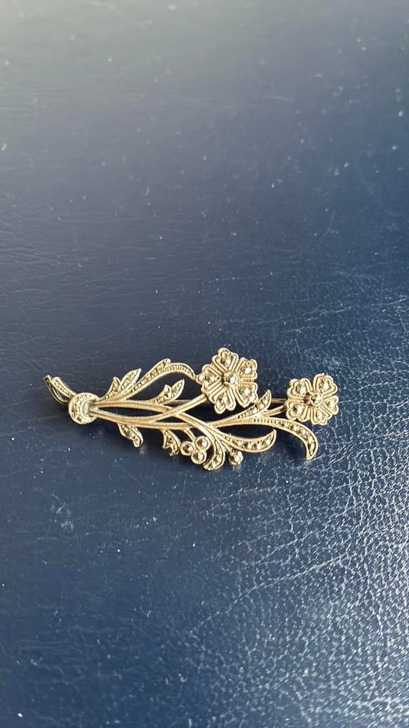 925 zilver broche bloem met markasiet, 4 tot 7 cm, Gebruikt, Ophalen of Verzenden, Zilver