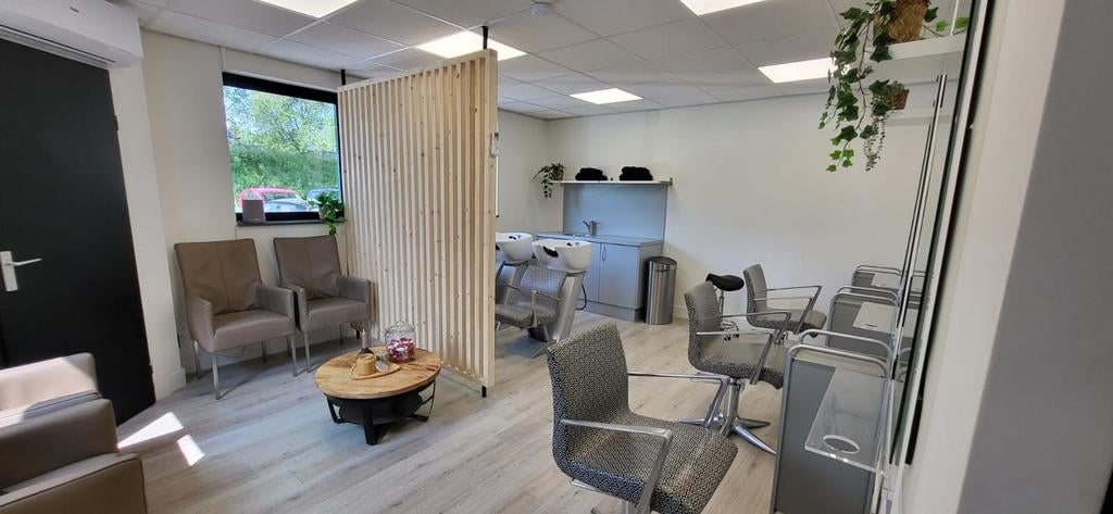 Kappersstoel te huur in Almere- stad (Muziekwijk), Diensten en Vakmensen, Kappers en Thuiskappers