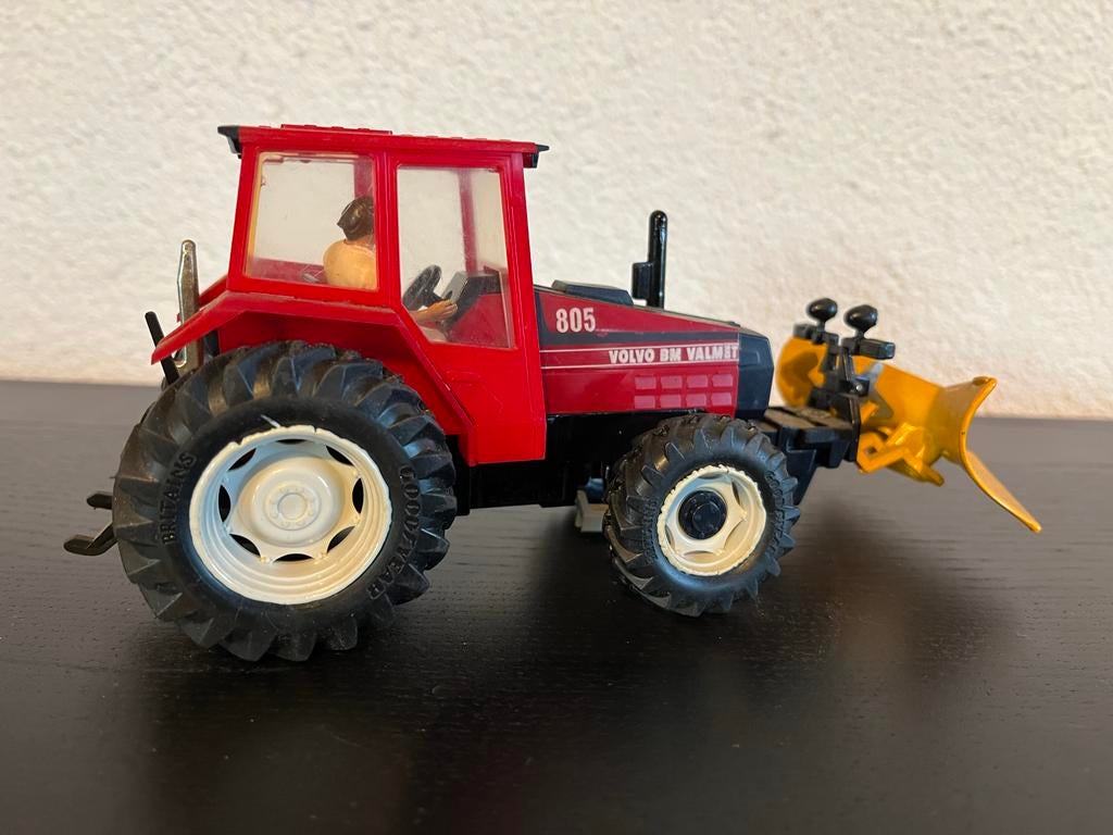 Britains Volvo BM Valmet 805 Tractor met Sneeuwschuiver 1:32, Ophalen of Verzenden, Gebruikt, Overige typen, Overige merken