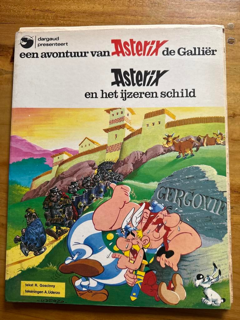 Asterix en het ijzeren schild, Eén stripboek, Ophalen of Verzenden, Gelezen