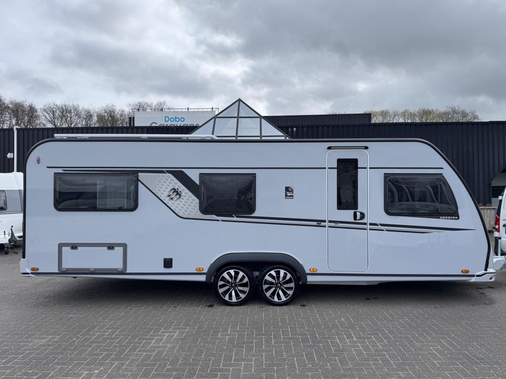 Knaus Sudwind Black Selection 650 UDF 2026, Caravans en Kamperen, Bedrijf, Treinzit, Overige typen, 6 tot 7 meter