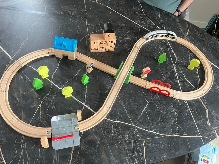 Houten treinbaan IKEA Lillabo met accessoires, Kinderen en Baby's, Speelgoed | Houten speelgoed, Gebruikt, Overige typen, Ophalen of Verzenden