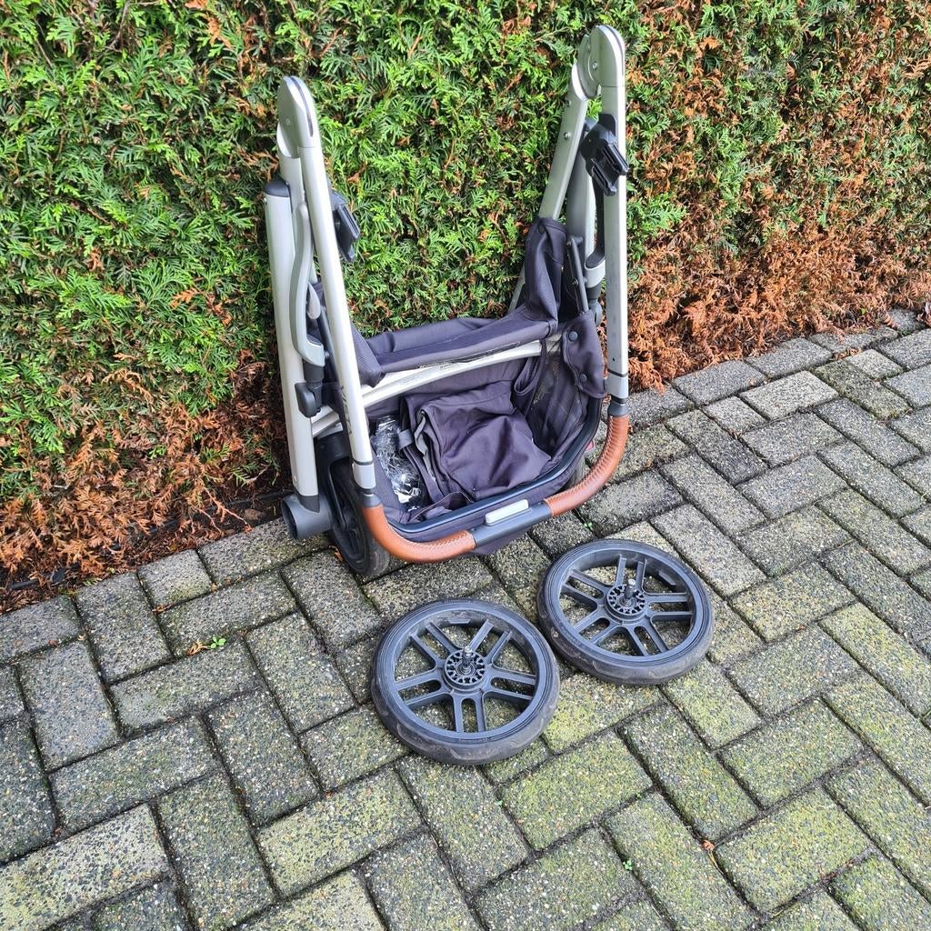 Groene kinderwagen met afneembare wielen, Gebruikt, Verstelbare duwstang, Ophalen, Kinderwagen