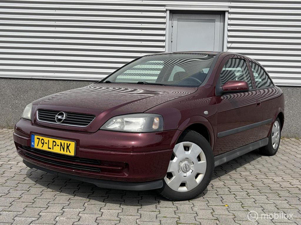 Opel Astra 1.6 Njoy nieuwe apk!, Voorwielaandrijving, Gebruikt, Zwart, 4 cilinders