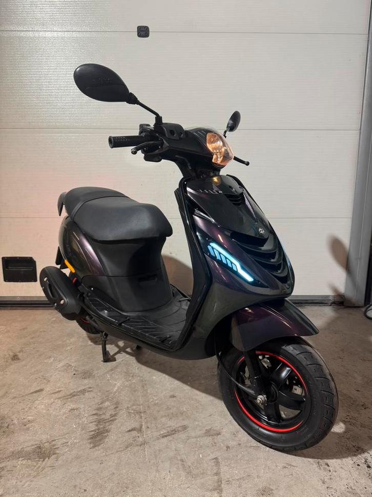 Piaggio Zip SP Line 2020 | Nieuwstaat | Brom, Fietsen en Brommers, Scooters | Piaggio, Zo goed als nieuw, Zip, Benzine, Ophalen