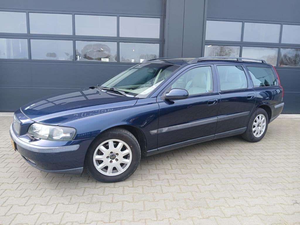 Volvo V70 2.4 170PK AUT 2002 Blauw, Auto's, Volvo, Particulier, V70, ABS, Adaptive Cruise Control, Airbags, Airconditioning, Centrale vergrendeling