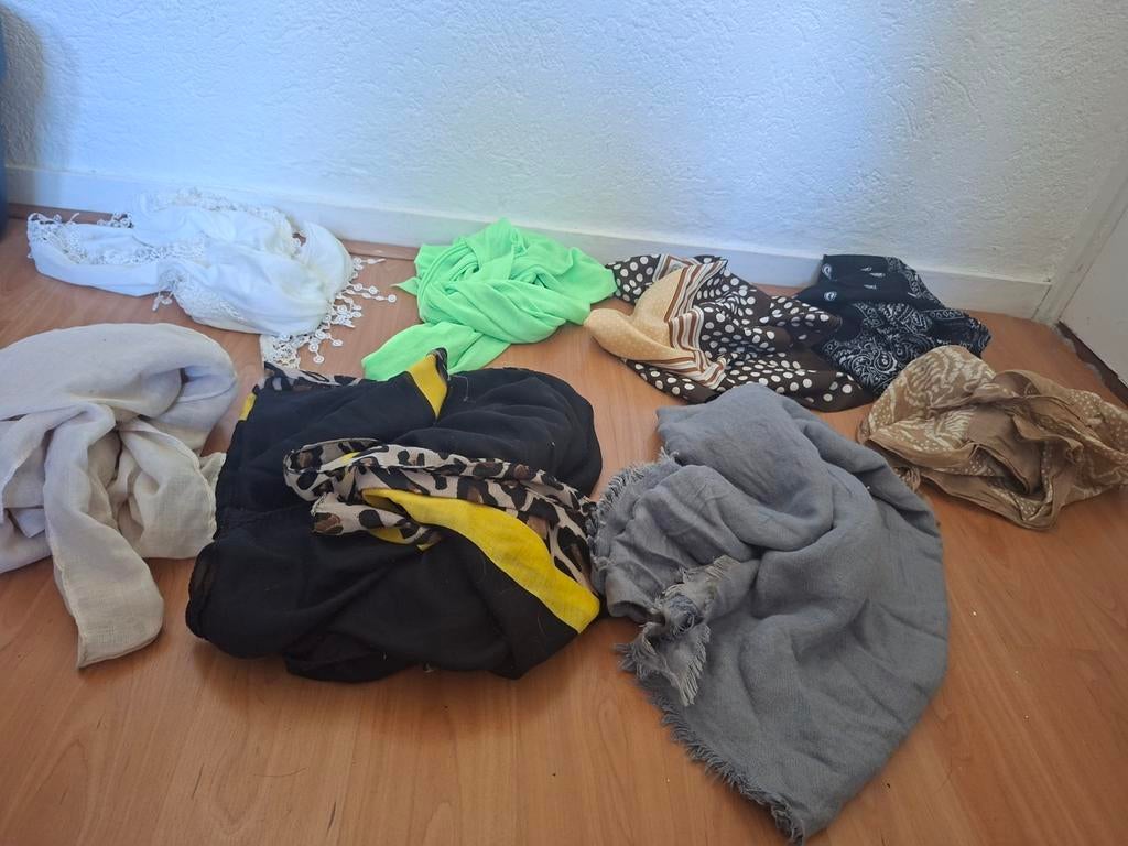 8 sjaals, Ophalen of Verzenden, Zo goed als nieuw, Maat 34 (XS) of kleiner