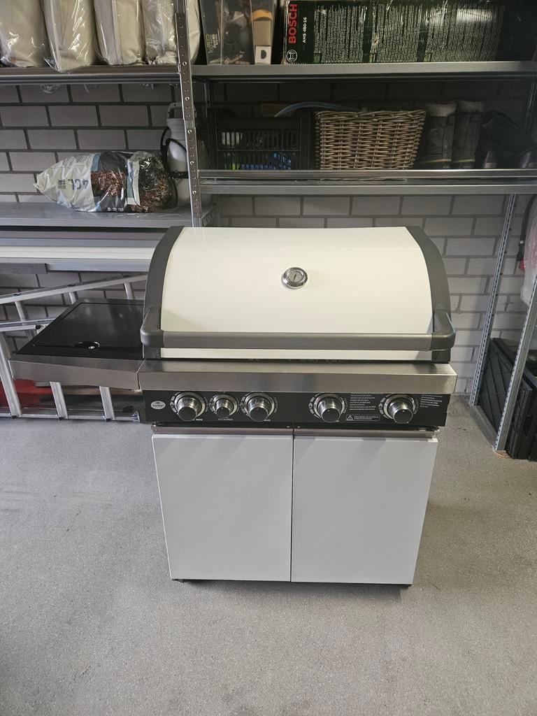 Z.G.A.N. Gas BBQ met 3 hoofd- en 1 zijbrander, Ophalen of Verzenden, Zo goed als nieuw