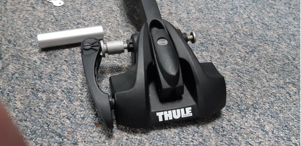 Thule OutRide 561 fietsendrager voorvork montage, Auto diversen, Ophalen, Thule Sweden AB, Zo goed als nieuw, Dakdrager