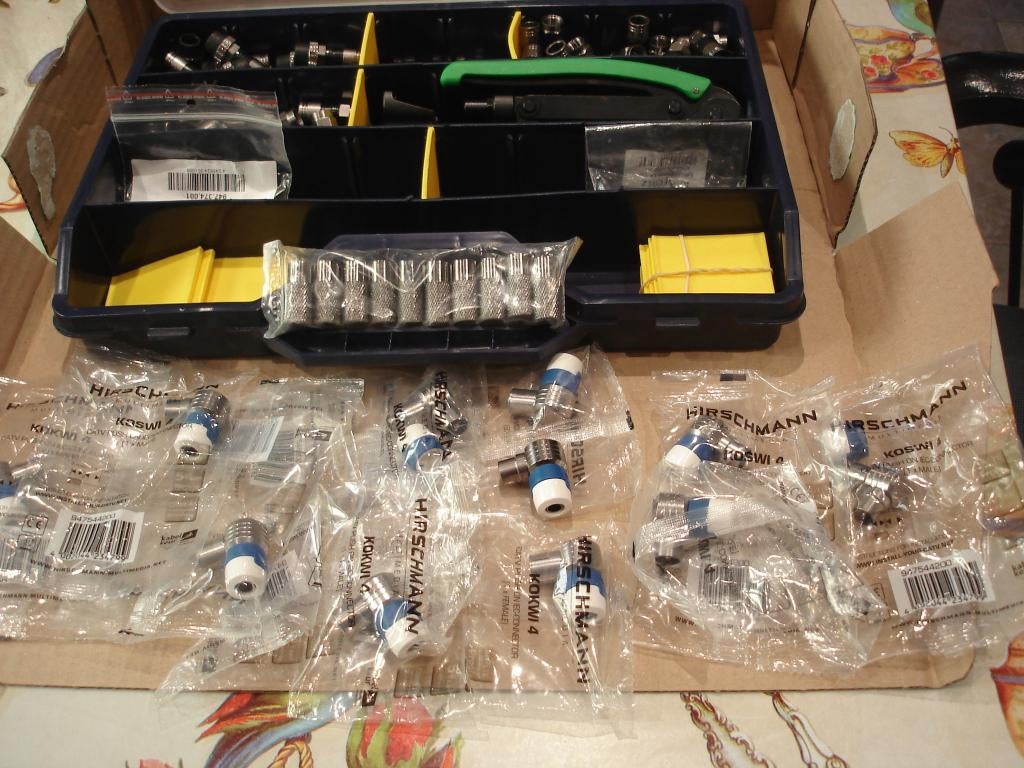 Hirschmann Complete connectorkoffer, Ophalen, Zo goed als nieuw, Minder dan 2 meter, Coaxiale kabel