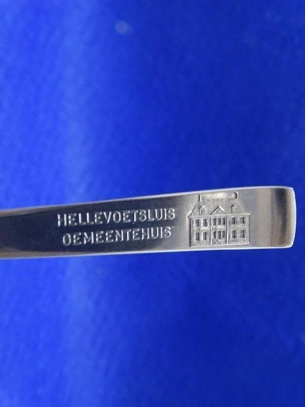 Sola Lepeltje: Hellevoetsluis, Verzenden