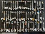 56 verzilverde souvenir lepeltjes - Wereldwijd, Antiek en Kunst, Ophalen of Verzenden