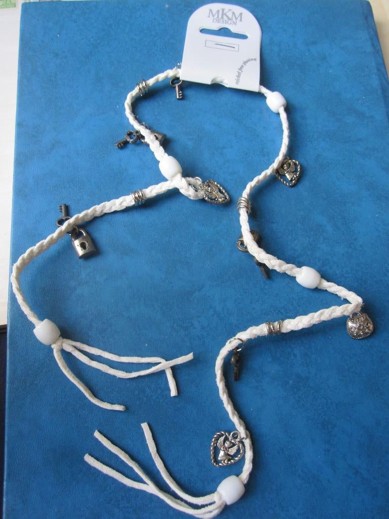 Touwtjesketting met bedeltjes (nieuw), Ophalen of Verzenden, Nieuw, Zilver, Overige materialen
