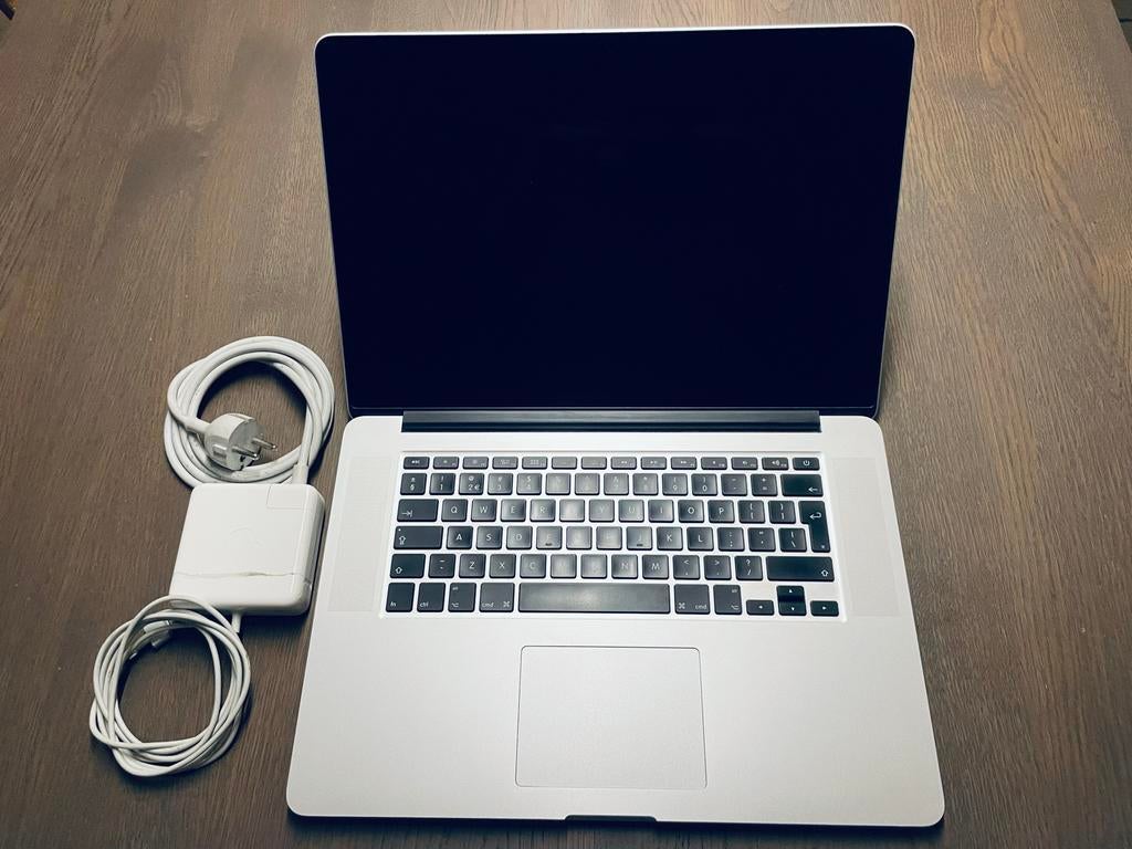 MacBook Pro 15 inch - Zo goed als nieuw, 256 GB, 2 tot 3 Ghz, 8 GB, Zo goed als nieuw