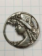 Een prachtige broche in de kunststijl van het nieuwe 94% tin, Ophalen of Verzenden, Zo goed als nieuw, Overige materialen