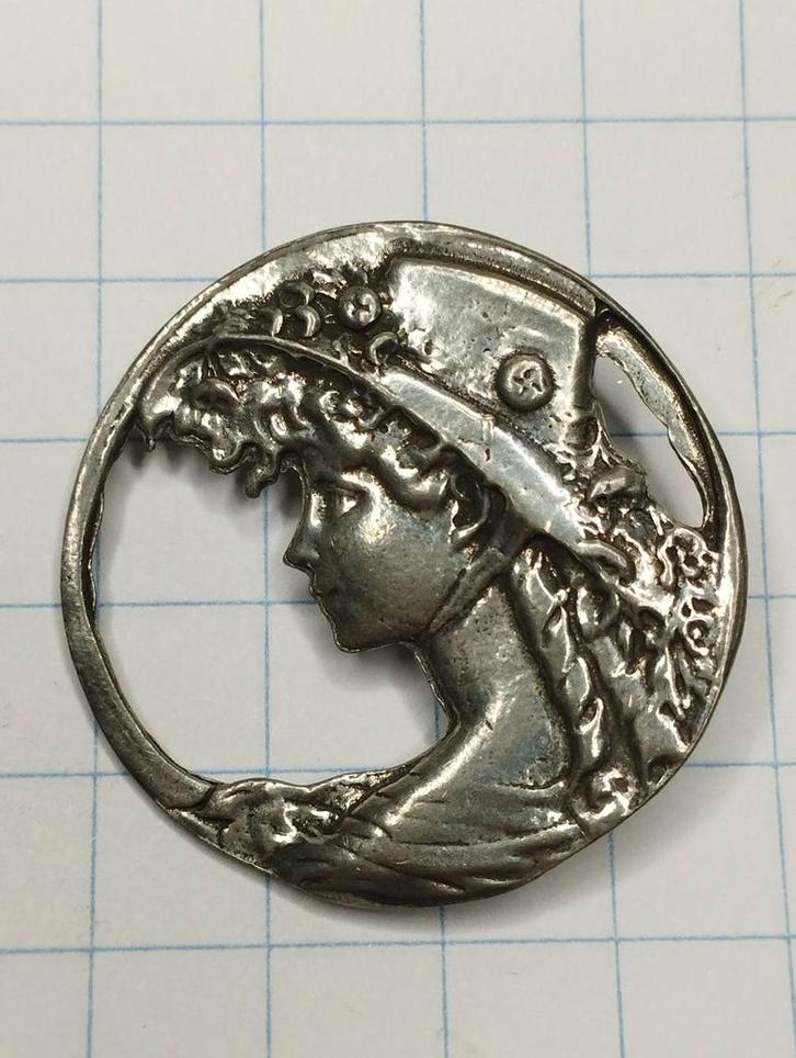 Een prachtige broche in de kunststijl van het nieuwe 94% tin, Sieraden, Tassen en Uiterlijk, Broches, Zo goed als nieuw, Overige materialen