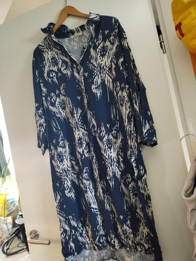 FN Fashion jurk blauw met wit patroon L, Ophalen of Verzenden, Zo goed als nieuw, Maat 42/44 (L), Wit